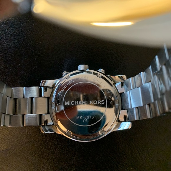 MICHAEL KORS WATCH -USED WITH BOX - Picture 7 of 10